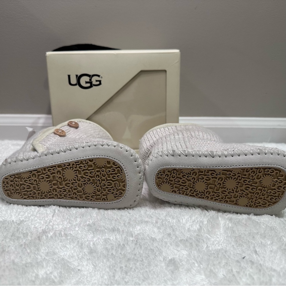 UGG Purl  Baby Boots In Beige Size 04/05